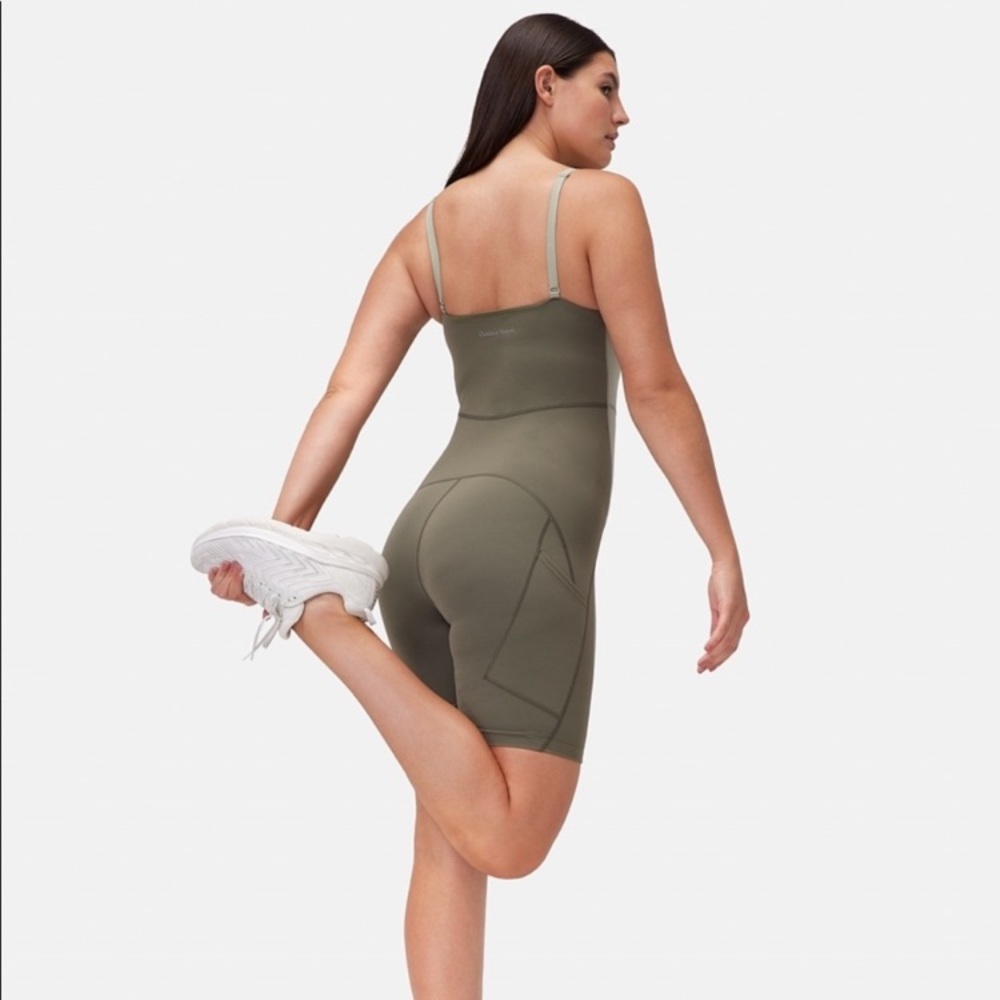 Outdoor Voices ATHLESIURE ROMPER Zoom 8” Bodysuit NEVER WORN TAGS ON